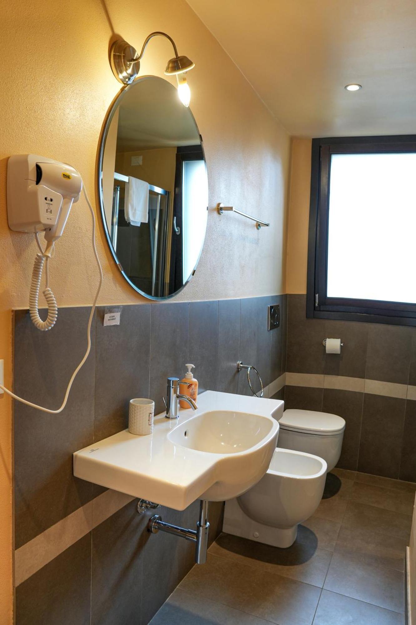 Honey Rooms แฟร์รารา ภายนอก รูปภาพ